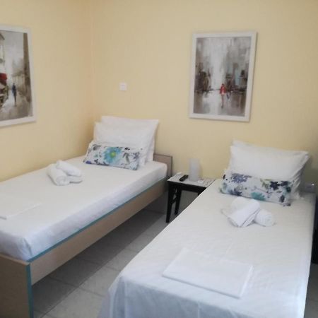 Apartment studio near Marousi station Atene Esterno foto