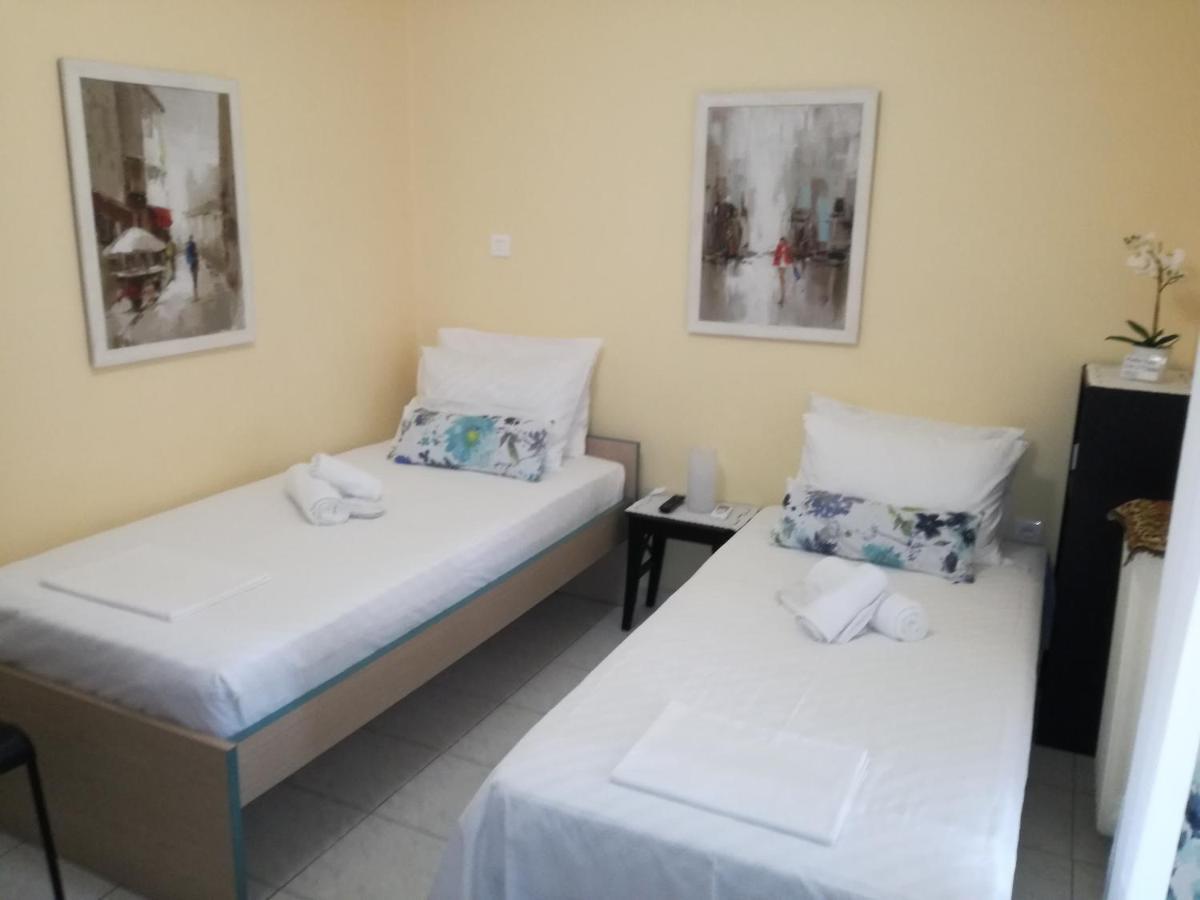 Apartment studio near Marousi station Atene Esterno foto